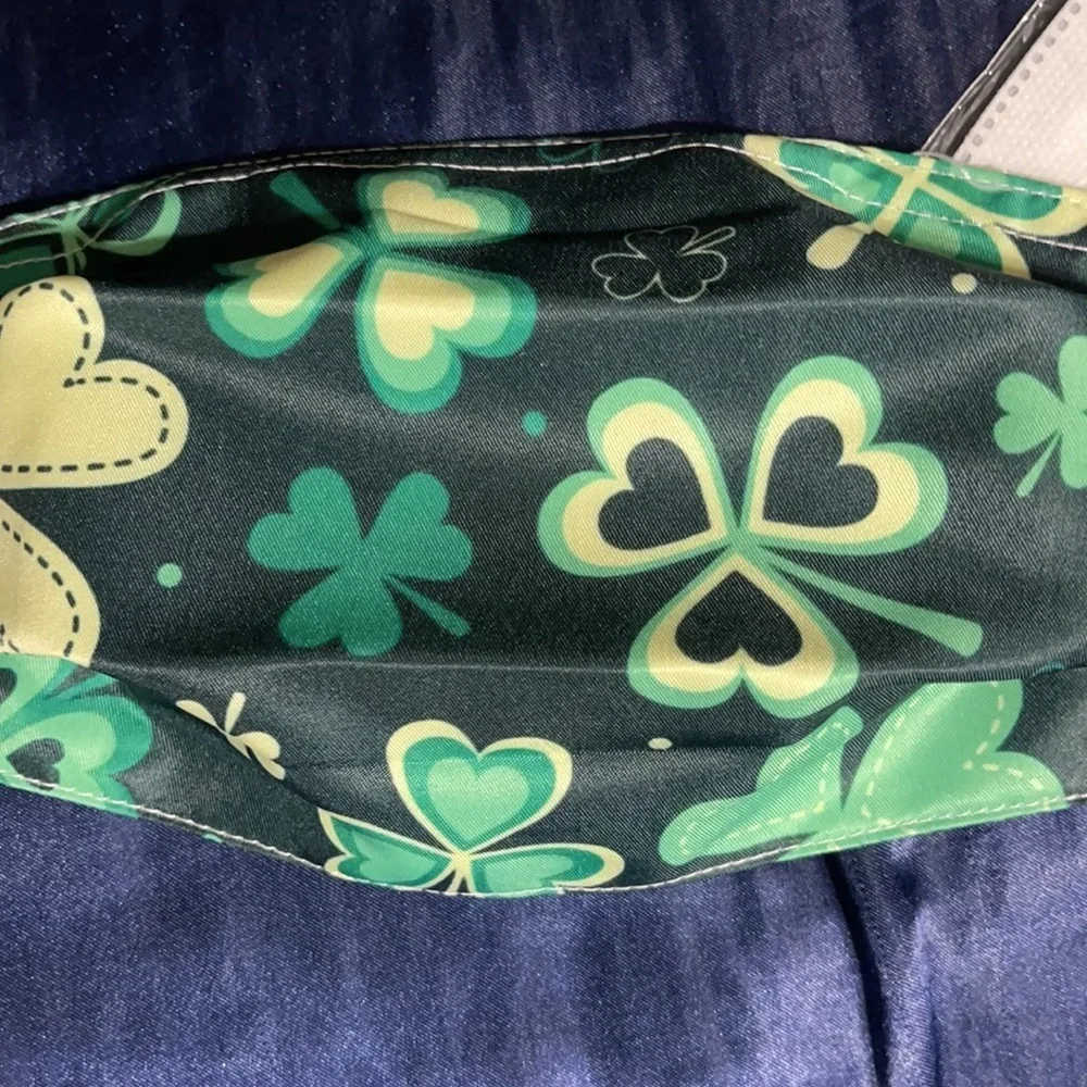 6/$20 New clover face mask